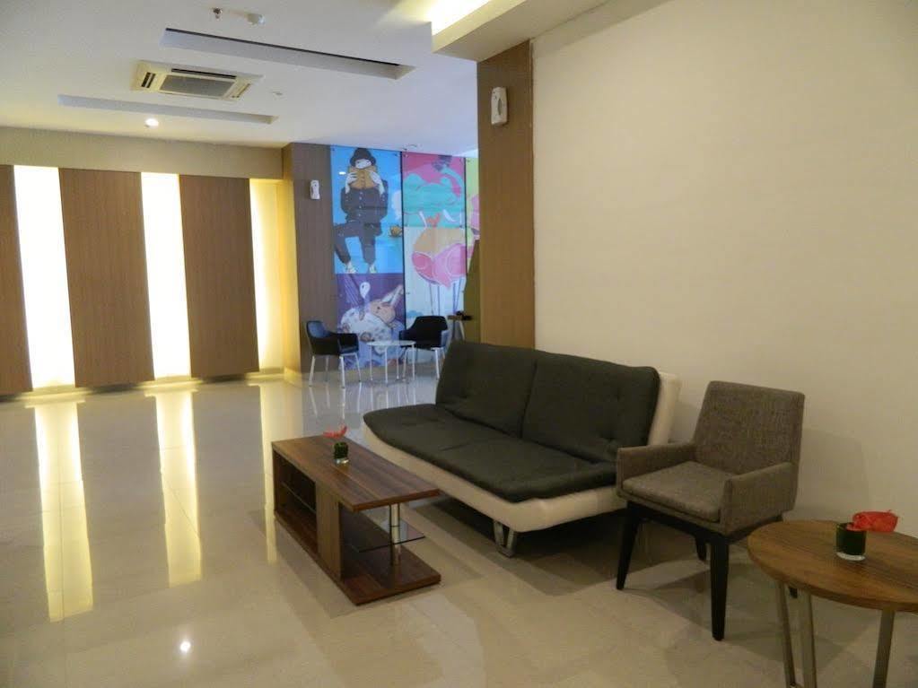 Hotel 88 Grogol Jakarta By Wh Exterior photo